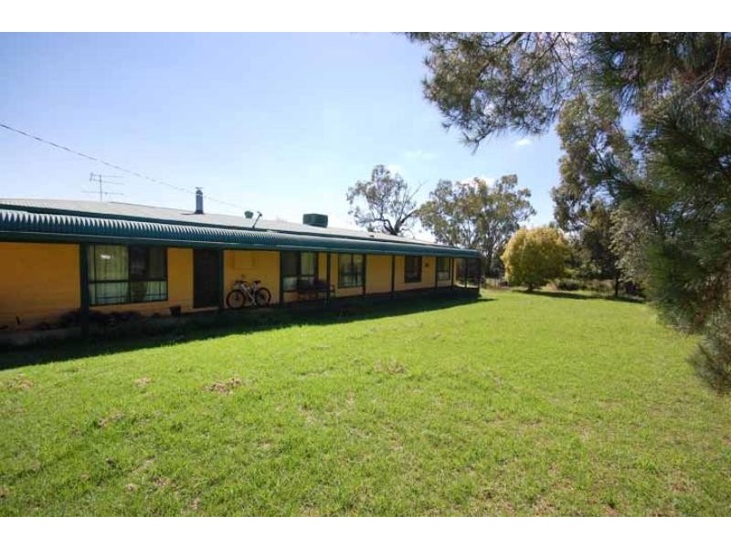 25 Cox St, Mangoplah NSW 2652