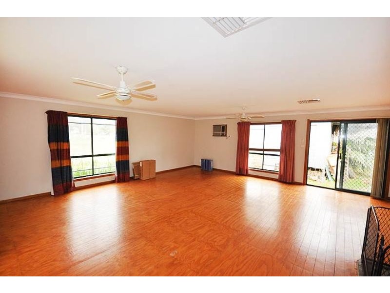 25 Cox St, Mangoplah NSW 2652