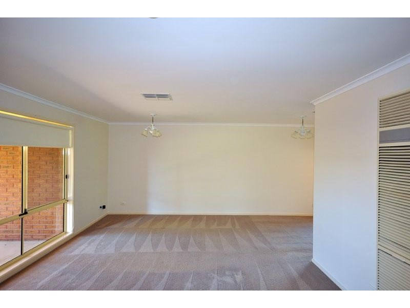 42 Eldershaw Dr, Forest Hill NSW 2651