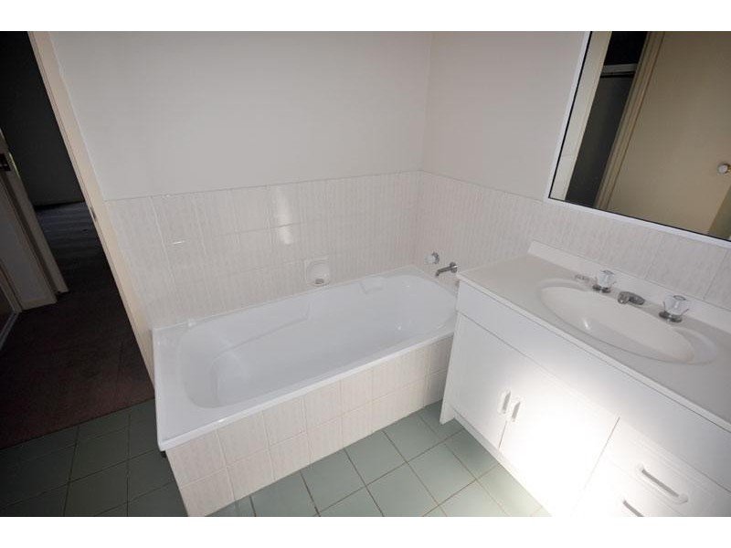 42 Eldershaw Dr, Forest Hill NSW 2651