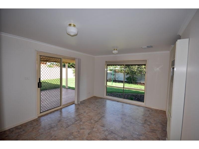 42 Eldershaw Dr, Forest Hill NSW 2651