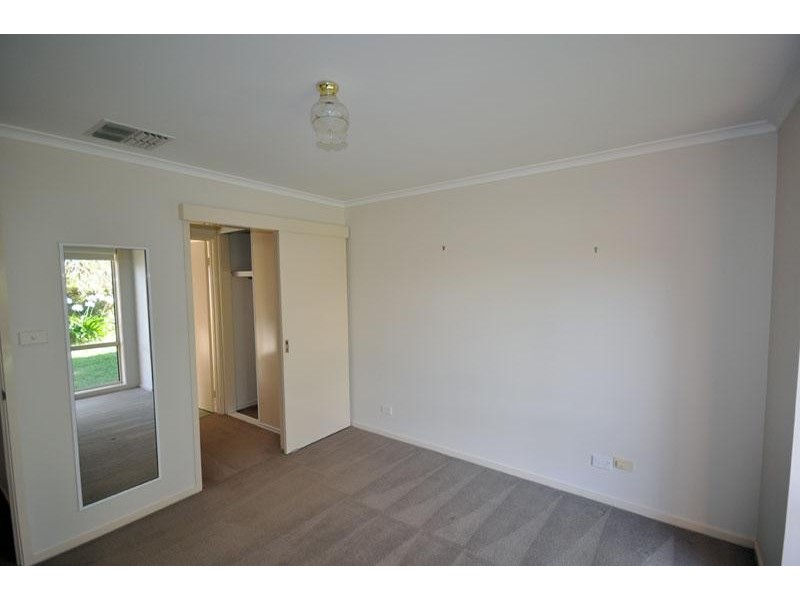 42 Eldershaw Dr, Forest Hill NSW 2651