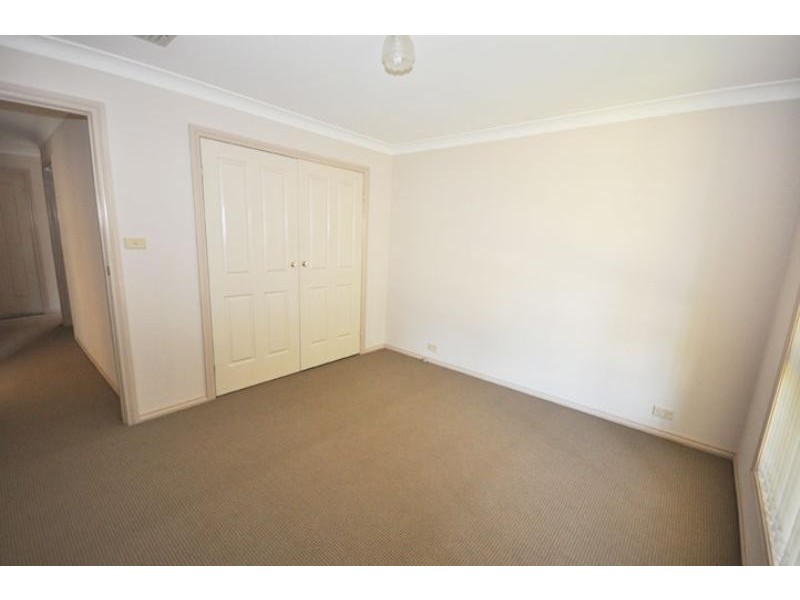 2/52 Eldershaw Dr, Forest Hill NSW 2651