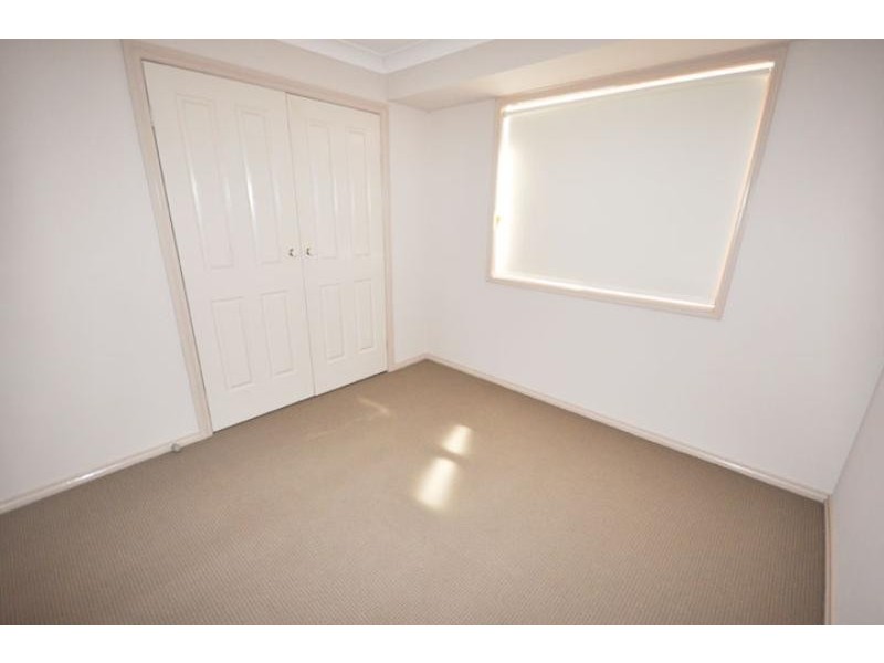 2/52 Eldershaw Dr, Forest Hill NSW 2651