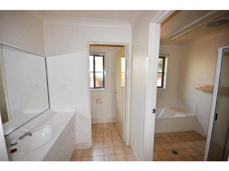 1&2/41 Schipp St, Forest Hill NSW 2651