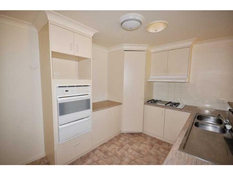 1&2/41 Schipp St, Forest Hill NSW 2651