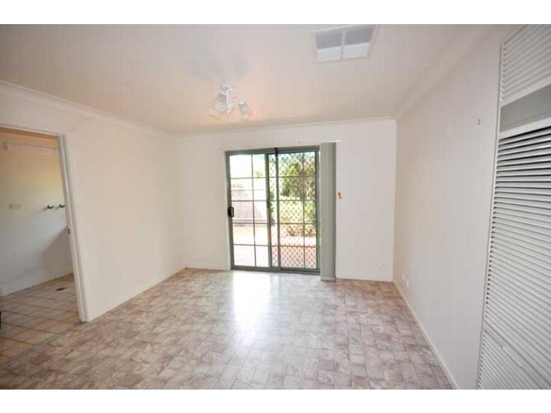 1&2/41 Schipp St, Forest Hill NSW 2651