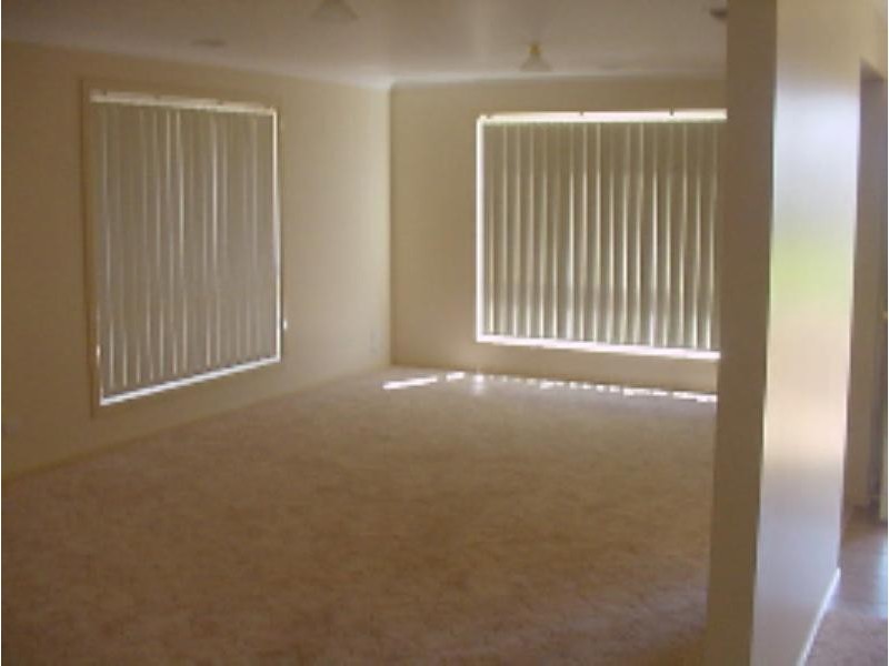 7 Illeura Rd, Bourkelands NSW 2650