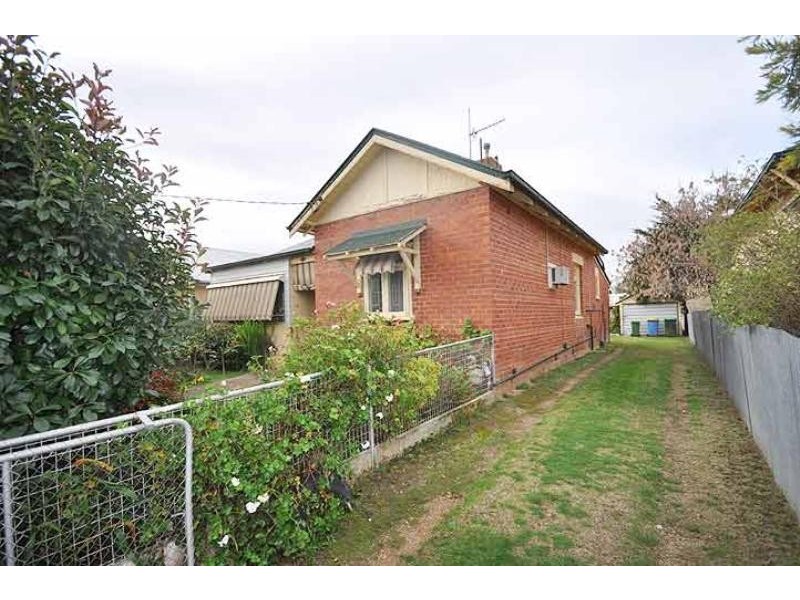 19 Broad St, Wagga Wagga NSW 2650