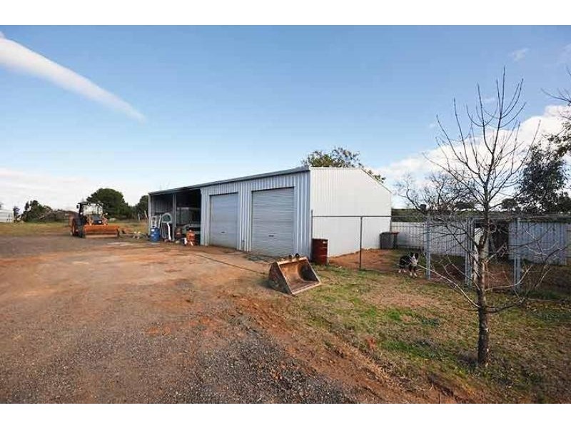 121 Byrnes Rd, Wagga Wagga NSW 2650