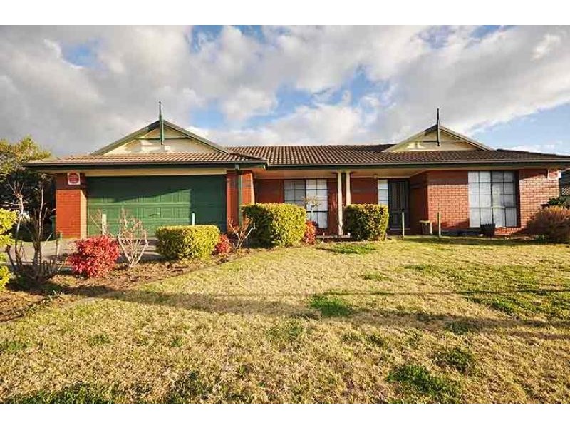 2 Mangrove Cres, Forest Hill NSW 2651