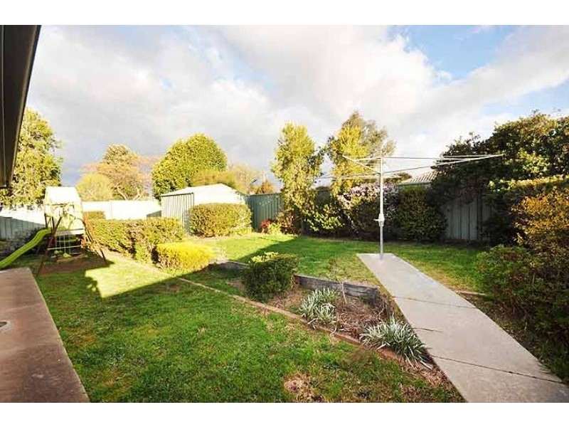 2 Mangrove Cres, Forest Hill NSW 2651