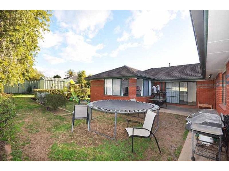 2 Mangrove Cres, Forest Hill NSW 2651