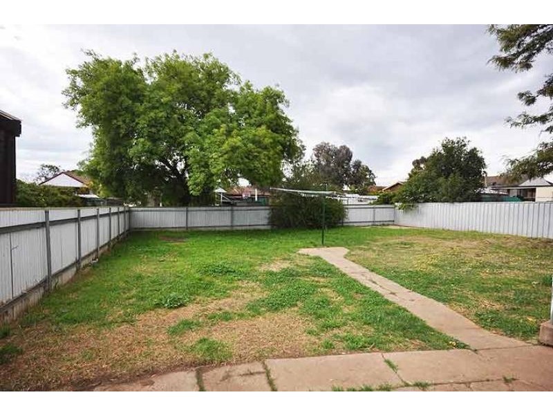 5 Blakemore Ave, Wagga Wagga NSW 2650