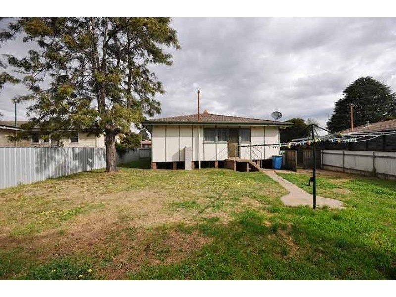 5 Blakemore Ave, Wagga Wagga NSW 2650