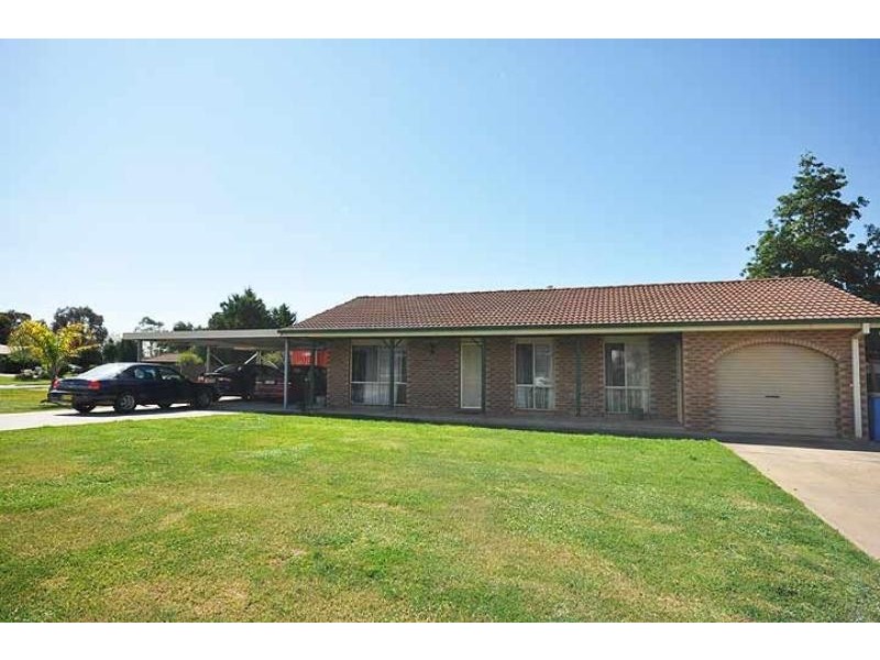 14 Tura Plc, Glenfield Park NSW 2650