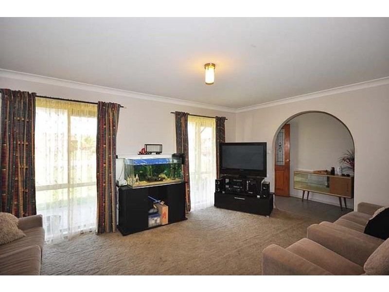 14 Tura Plc, Glenfield Park NSW 2650