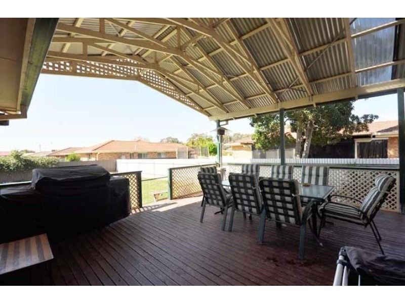 14 Tura Plc, Glenfield Park NSW 2650