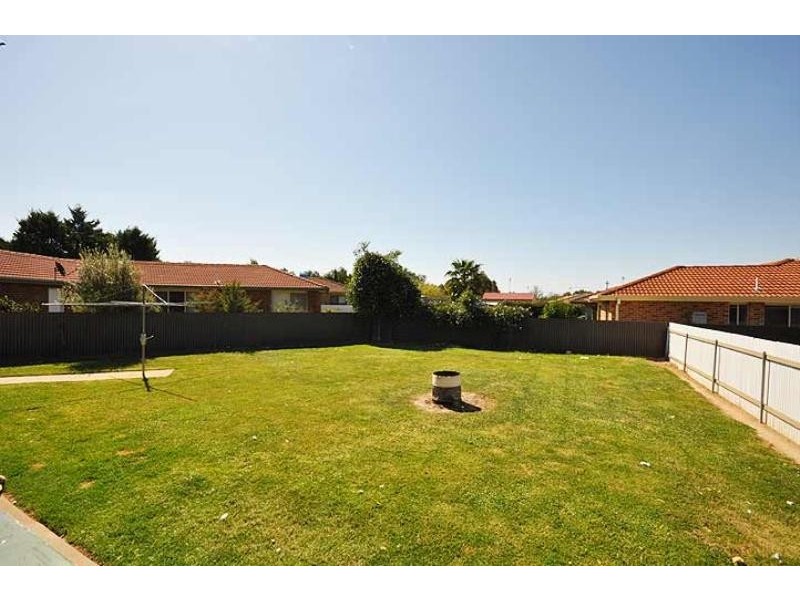 14 Tura Plc, Glenfield Park NSW 2650