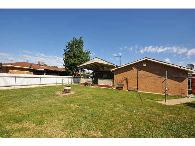 14 Tura Plc, Glenfield Park NSW 2650
