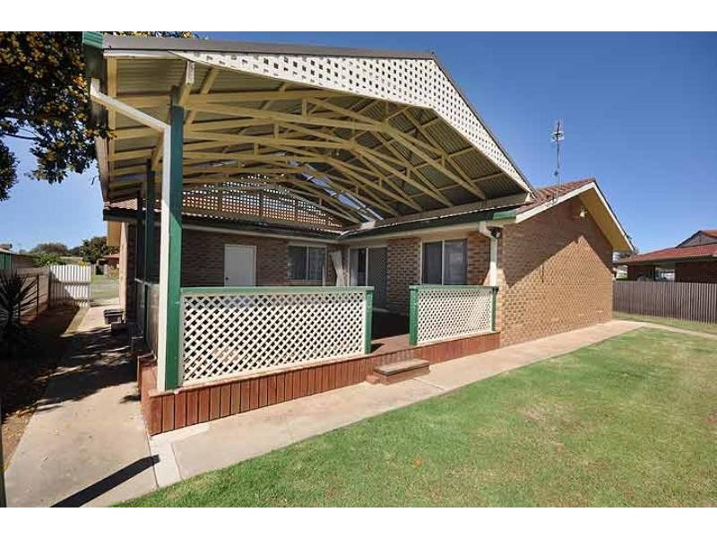 14 Tura Plc, Glenfield Park NSW 2650