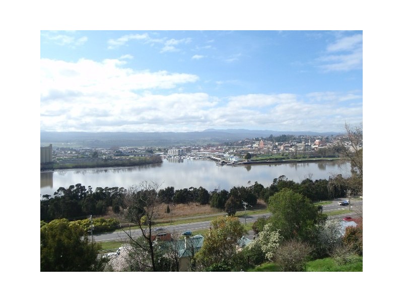 2/30 Trevallyn Road, Trevallyn TAS 7250