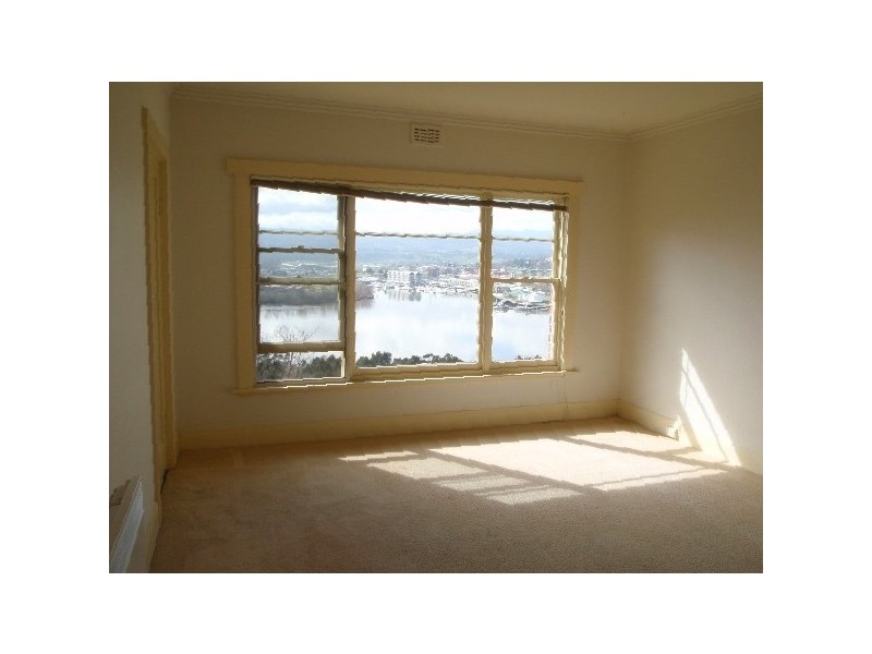 2/30 Trevallyn Road, Trevallyn TAS 7250