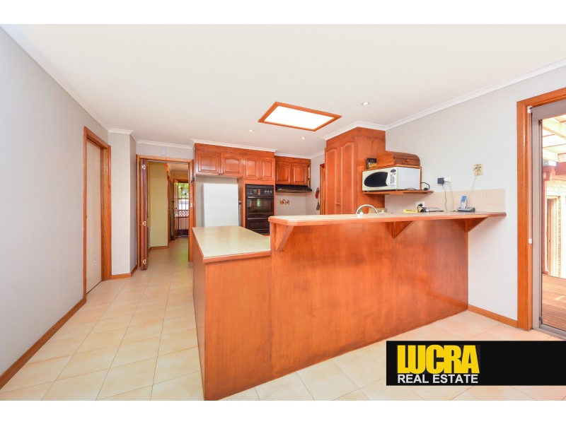 32 Friendship Avenue, Mill Park VIC 3082