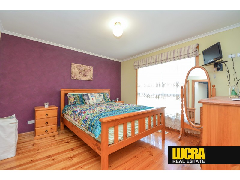 32 Friendship Avenue, Mill Park VIC 3082