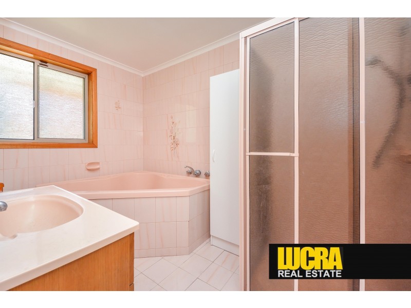 32 Friendship Avenue, Mill Park VIC 3082