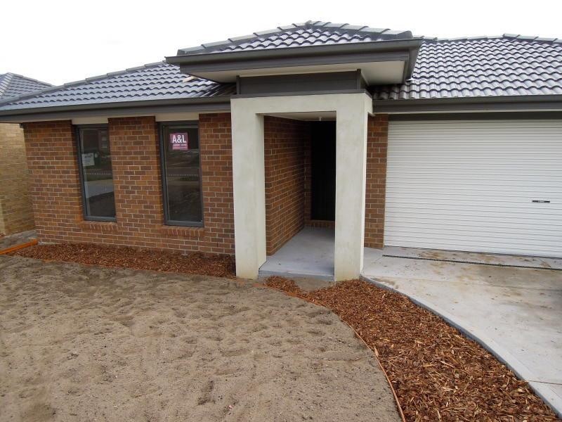 11 Maiden Drive, Sunbury VIC 3429