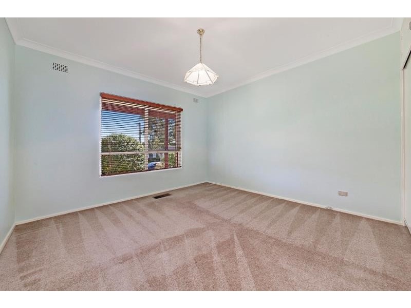 8 Wombeyan Street, Forestville NSW 2087