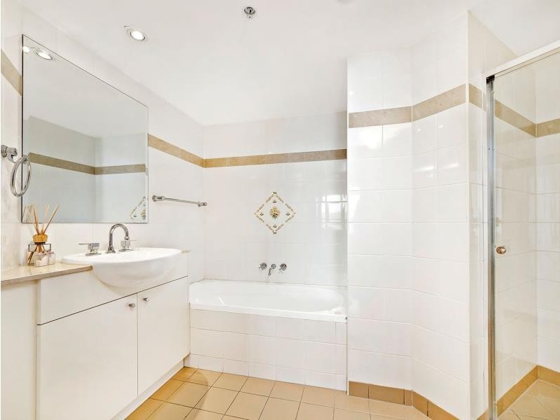 617/2B Help Street, Chatswood NSW 2067