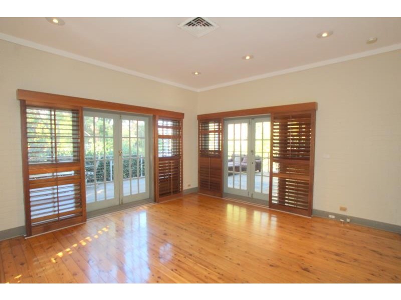 5 Eulbertie Avenue, Warrawee NSW 2074