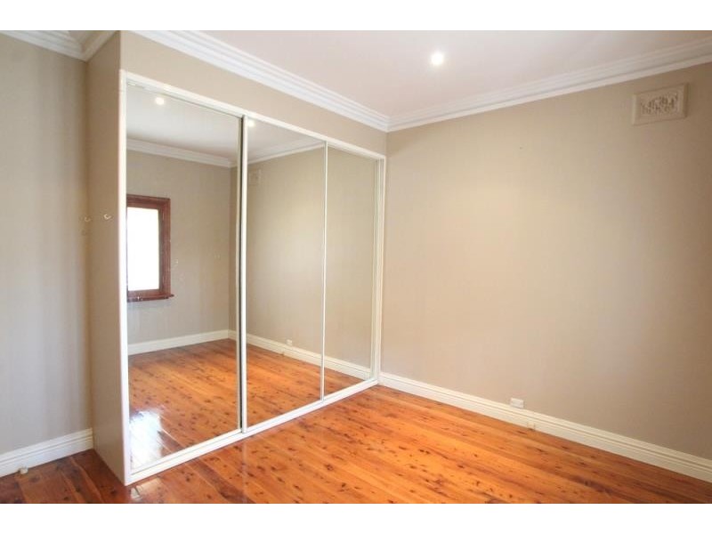 130 Unwins Bridge Road, St Peters NSW 2044