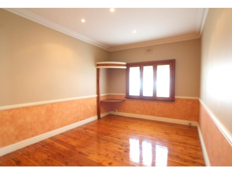 130 Unwins Bridge Road, St Peters NSW 2044