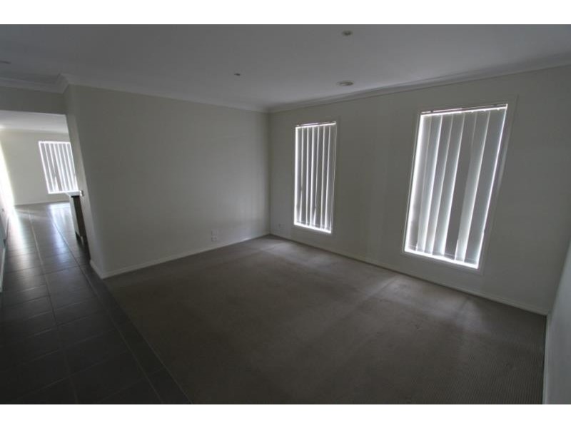 22 Koonawarra Terrace, Melton West VIC 3337