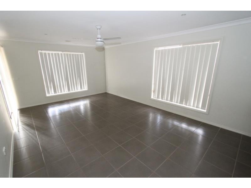 22 Koonawarra Terrace, Melton West VIC 3337