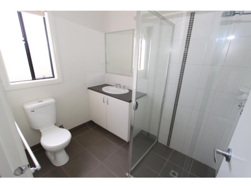 22 Koonawarra Terrace, Melton West VIC 3337