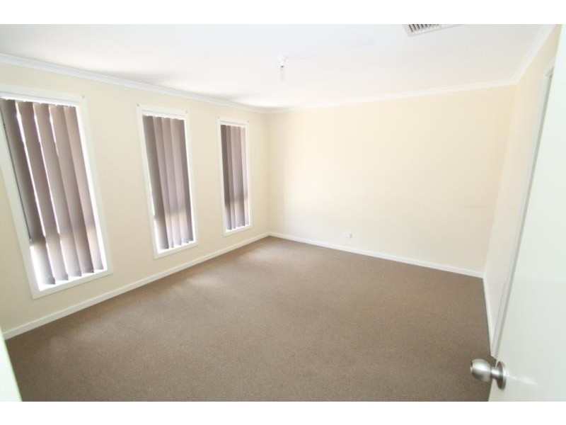 91 Longtree Drive, Melton VIC 3337