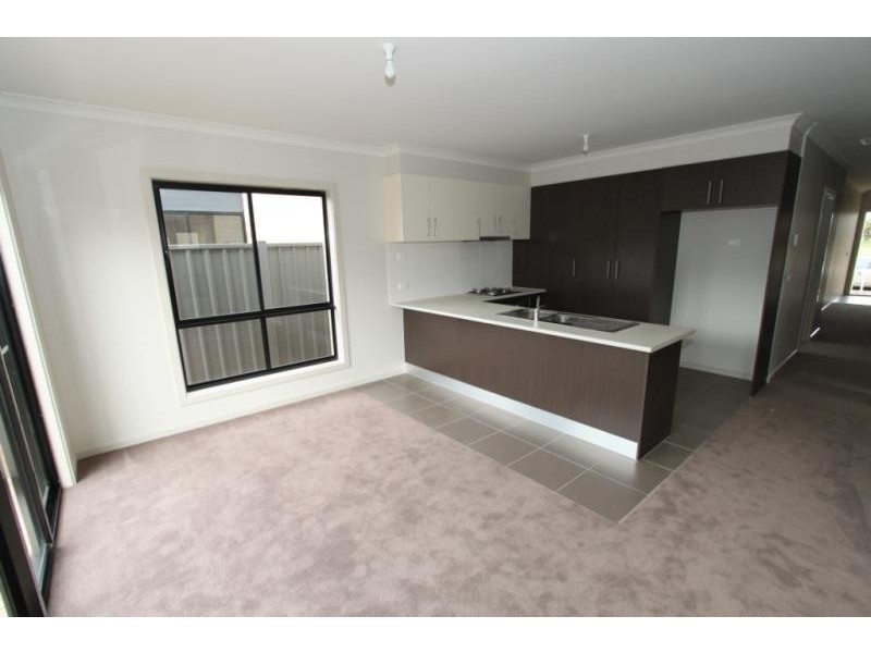 3/21-29 Lakewood Boulevard, Melton VIC 3337