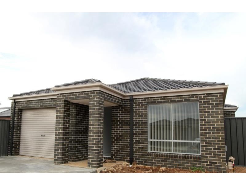 5 Poplar Close, Melton VIC 3337