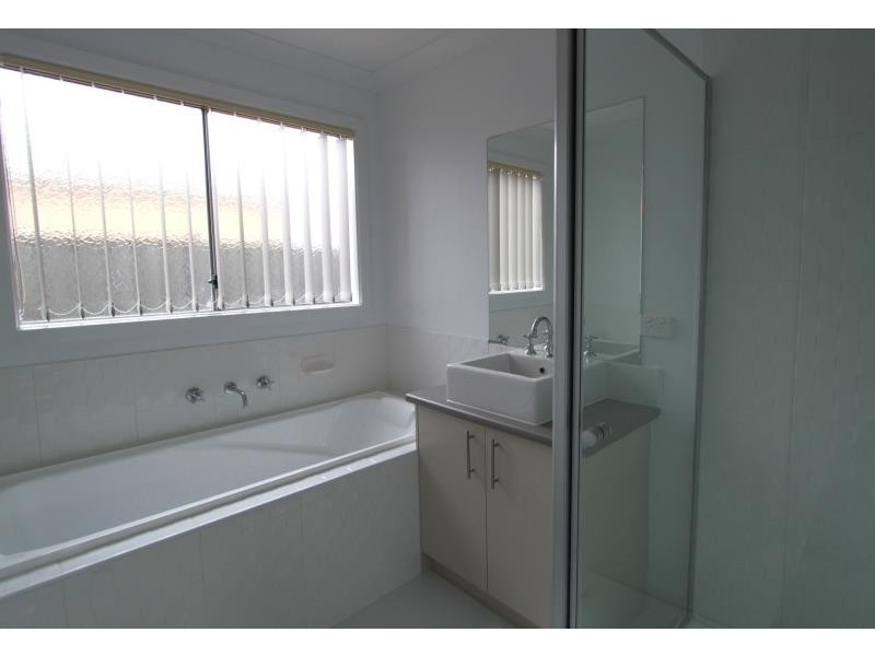 5 Poplar Close, Melton VIC 3337