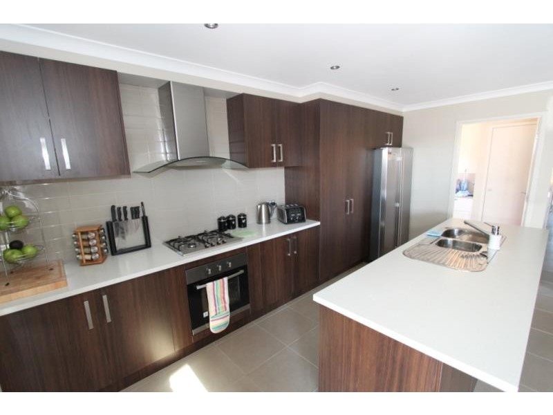 4 Watercress Place, Brookfield VIC 3338