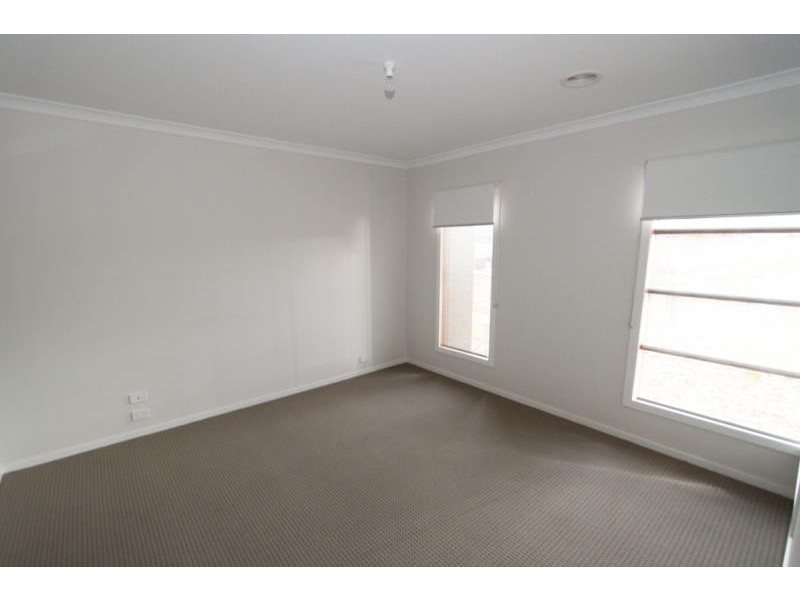 16 Faircroft Drive, Brookfield VIC 3338