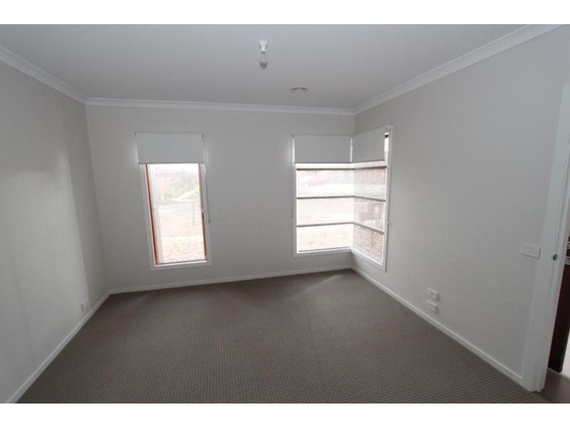 16 Faircroft Drive, Brookfield VIC 3338