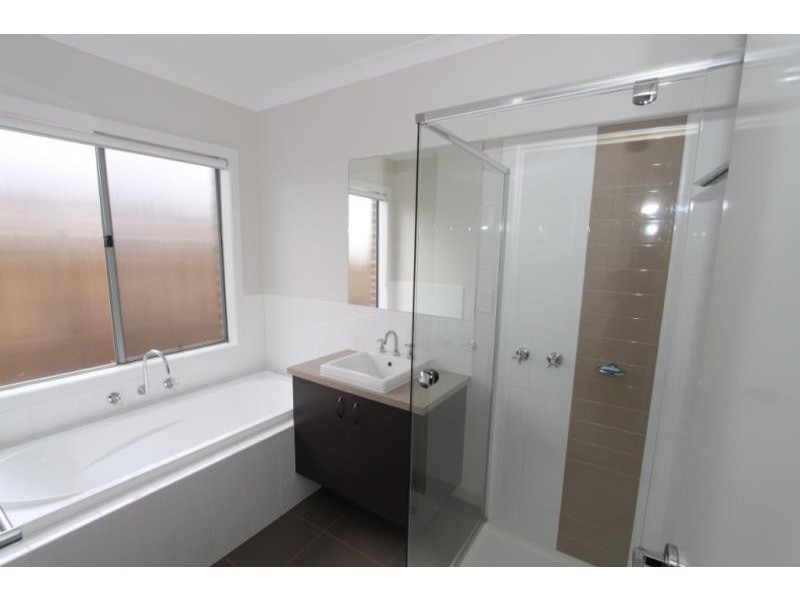 16 Faircroft Drive, Brookfield VIC 3338