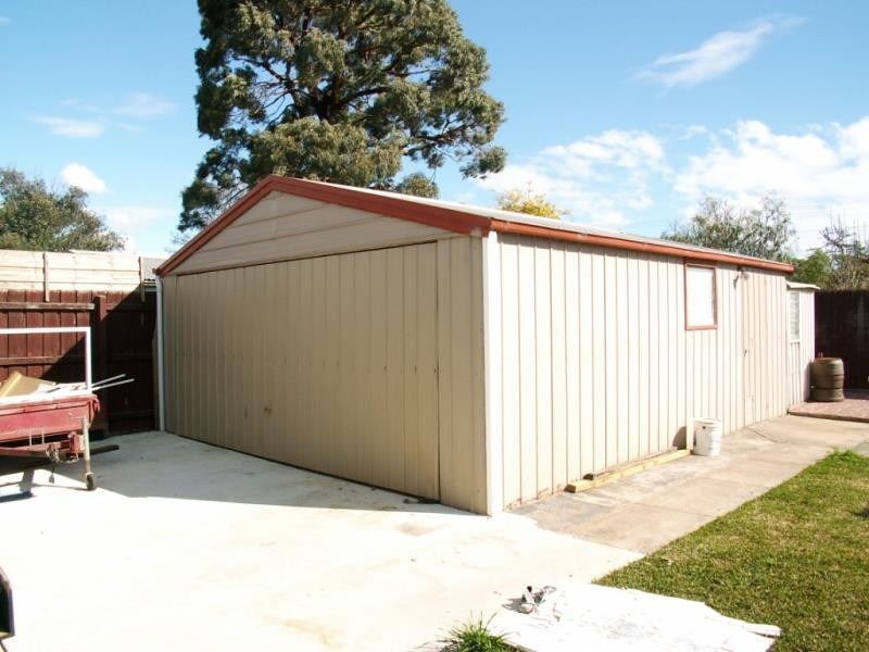 51 Bridgeford Crescent, Melton South VIC 3338