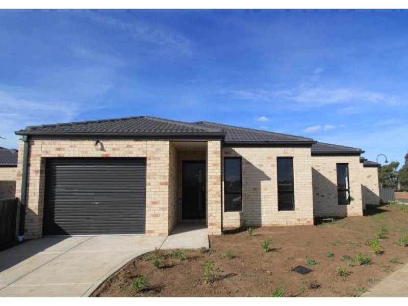 1/21-29 Lakewood Boulevard, Melton VIC 3337