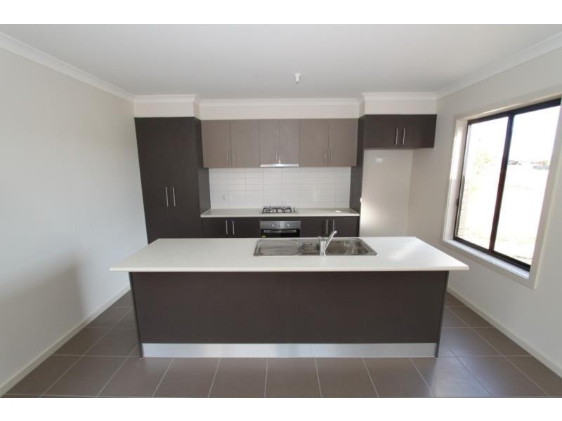 1/21-29 Lakewood Boulevard, Melton VIC 3337